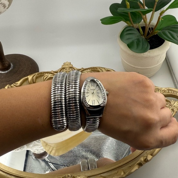 Elegant silver-tone wrap watch in the famous luxury Serpenti style - Picture 12 of 17